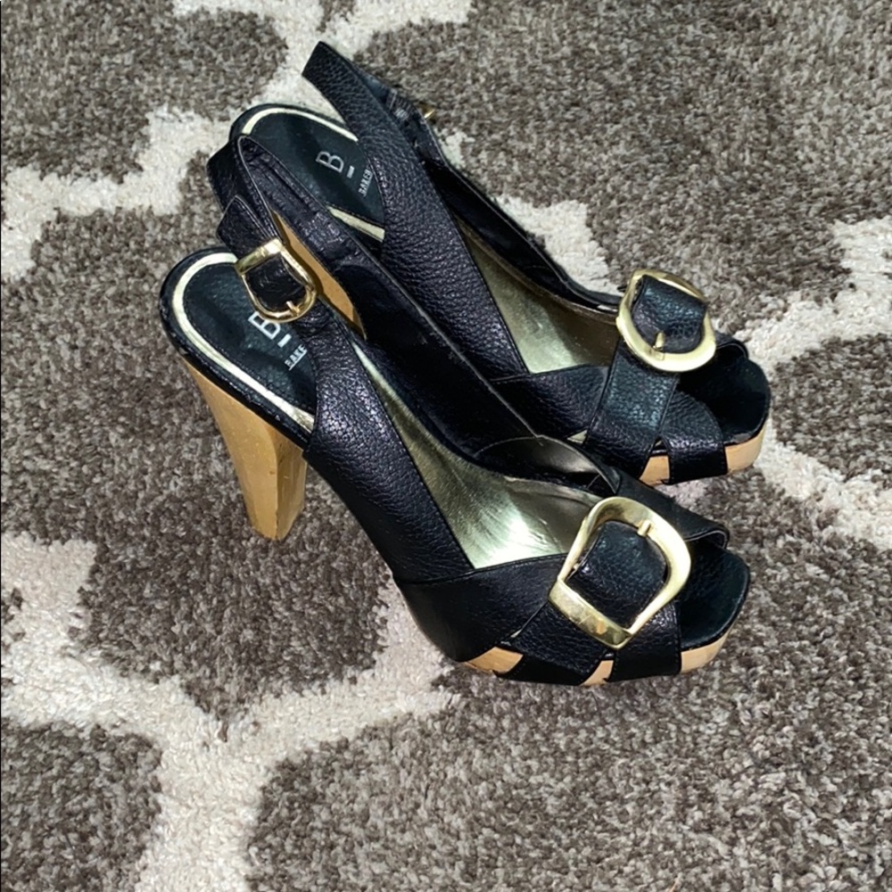Black thick heel shoes